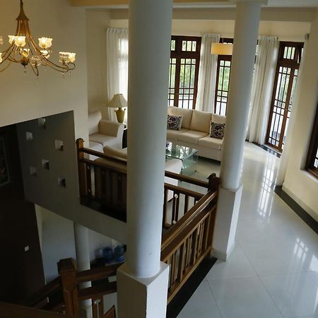 Crown Hills Kandy Inn Esterno foto