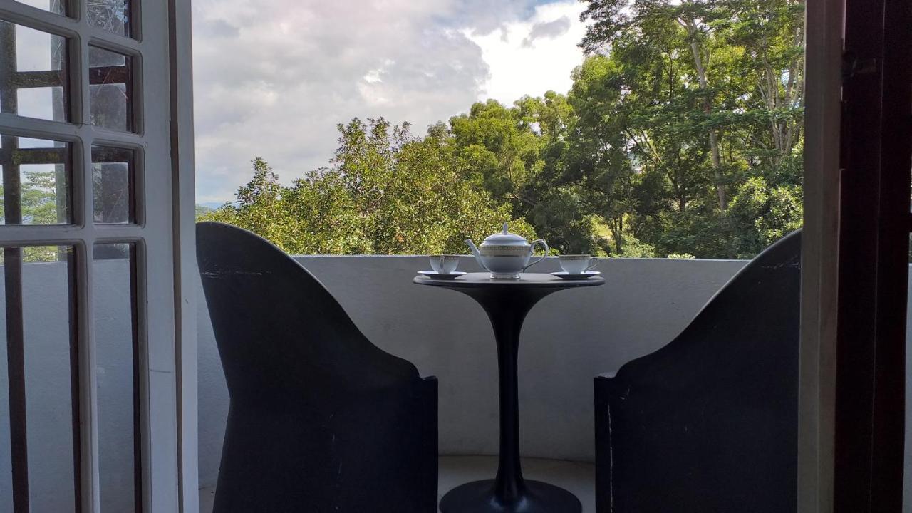 Crown Hills Kandy Inn Esterno foto