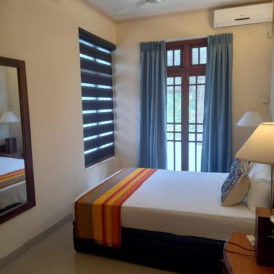 Crown Hills Kandy Inn Esterno foto