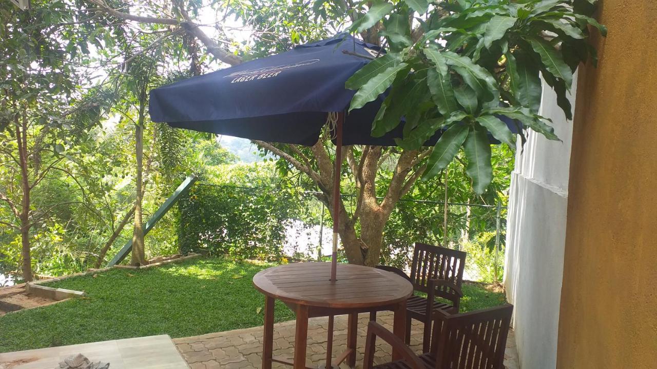 Crown Hills Kandy Inn Esterno foto