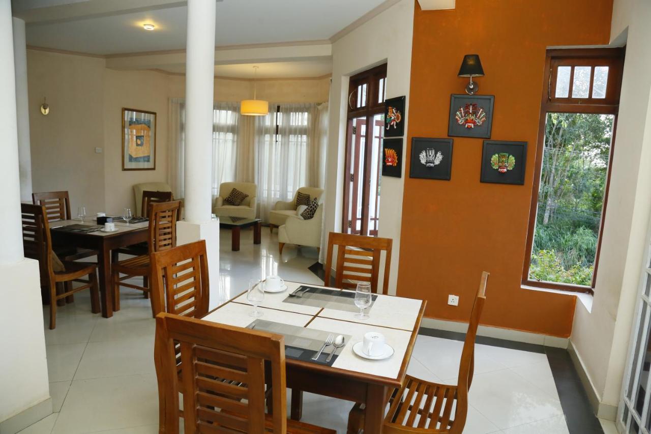 Crown Hills Kandy Inn Esterno foto