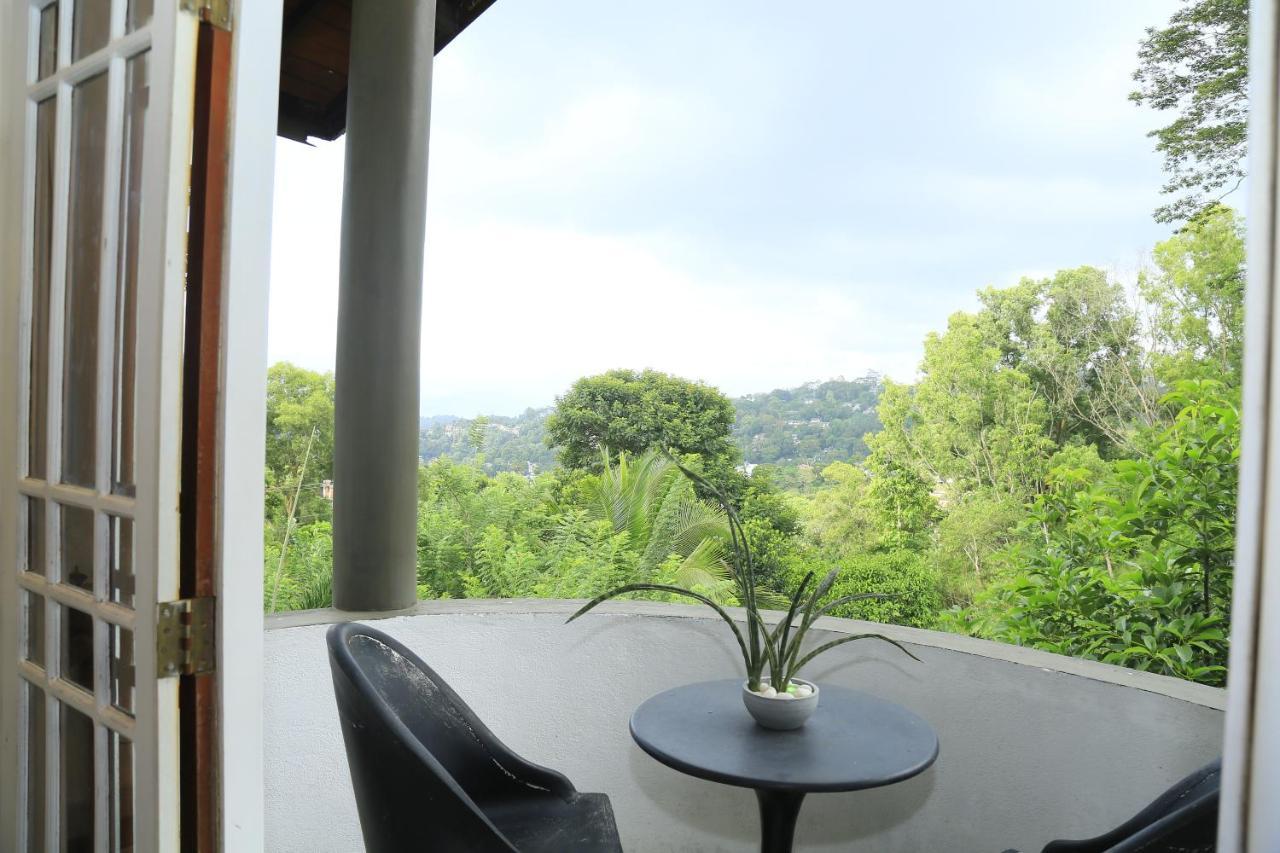 Crown Hills Kandy Inn Esterno foto