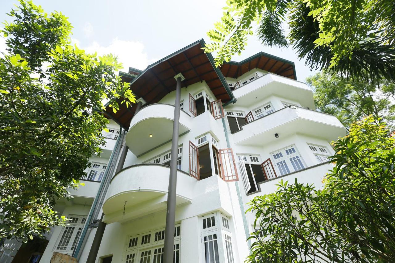 Crown Hills Kandy Inn Esterno foto