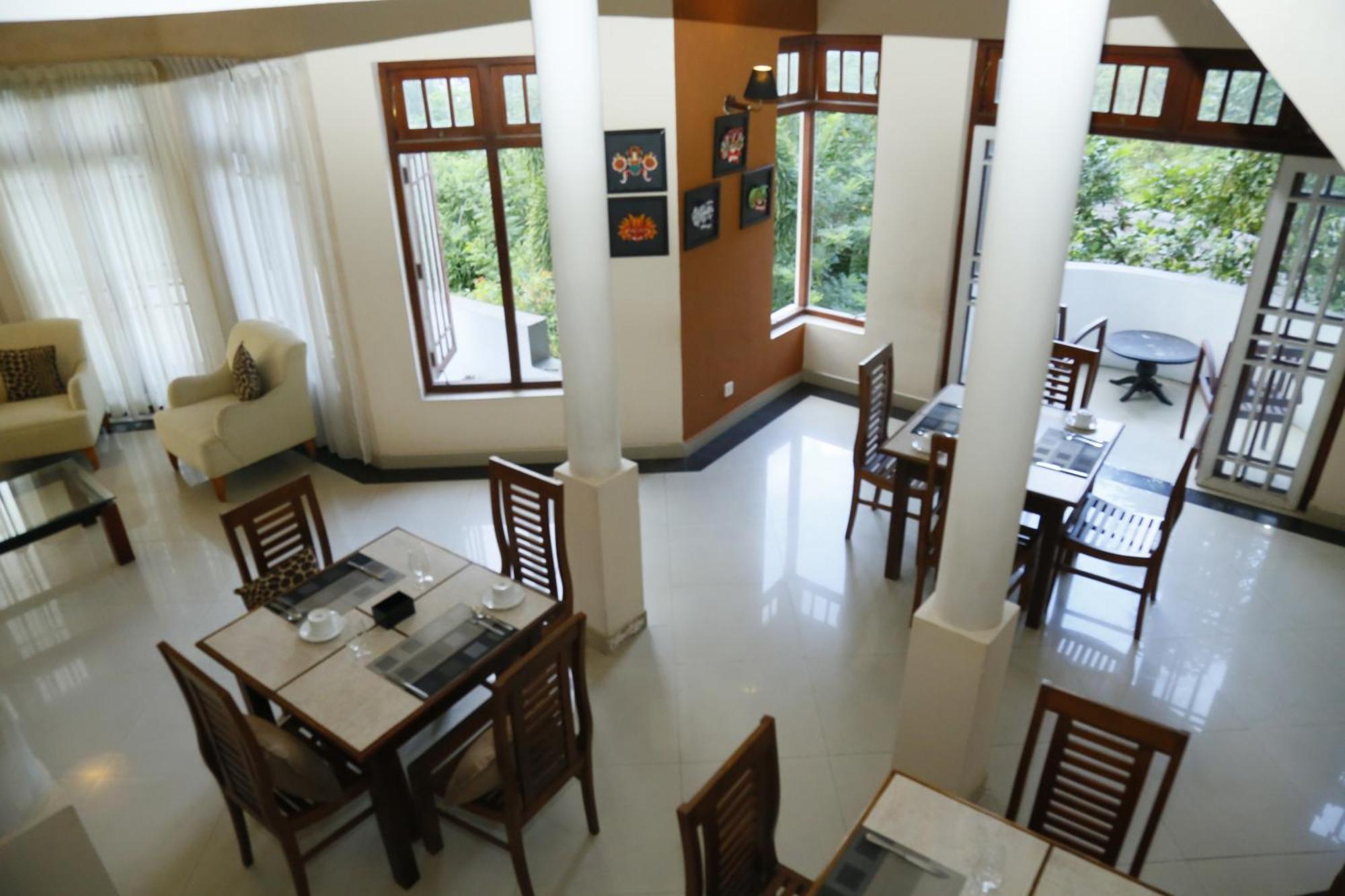 Crown Hills Kandy Inn Esterno foto